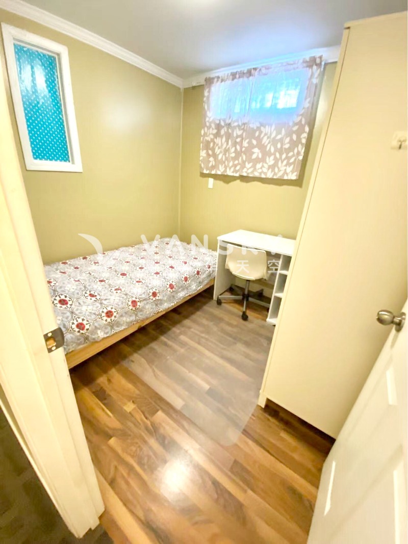 260726212138_small room pic.jpeg